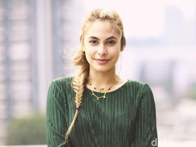 Momen No Bra Day, Ini 4 Gaya Artis Lokal Tampil Pede Nggak Pakai BH
