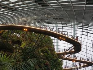 Taman Raksasa Indoor di Singapura, Seperti Apa?