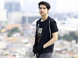 Endy Arfian Posting Foto Bareng Amel Carla, Pacaran atau Sahabat Saja? Endy Arfian Posting Foto Bareng Amel Carla, Pacaran atau Sahabat Saja?