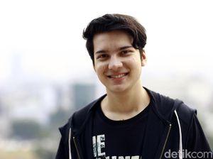 Endy Arfian Shock Tiba-tiba Kru di Belakangnya Kesurupan