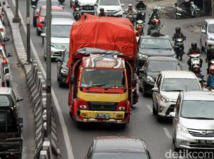Truk Obesitas Masih Ditoleransi Lewat Jalan Nasional Truk Obesitas Masih Ditoleransi Lewat Jalan Nasional