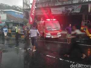 Dealer Motor di Blitar Dilalap Api, Diduga Ratusan Motor Terbakar