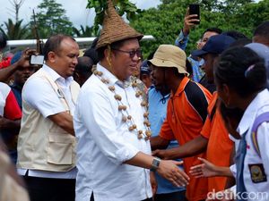 Blusukan Menkominfo Tinjau Palapa Ring di Puncak Jaya