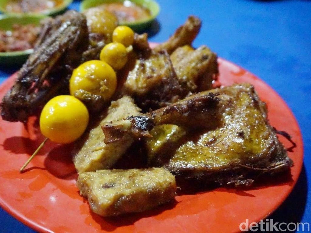 Ini 5 Ayam Goreng Kampung Kaki Lima Paling Enak di Jakarta