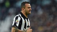 Simone Pepe membela Juventus di periode 2010–2015. Ia menjalani musim pertamanya dengan memakai nomor 23, sebelum kemudian diserahi nomor 7 mulai musim berikutnya. (Foto: Valerio Pennicino/Getty Images)