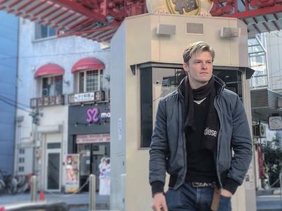 Liburannya Model yang Pindah Kewarganegaraan Demi Jadi Tukang Kebun