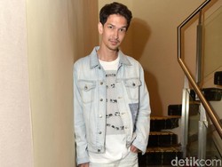 Ecieee.. Dimas Beck Pacaran Nih sama Ririn Ekawati?