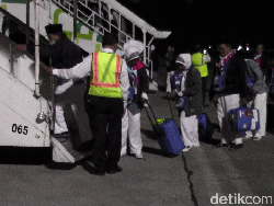 359 Calon Haji Kloter Pertama Embarkasi Solo Sudah Diberangkatkan