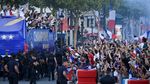 Meriahnya Parade Juara Les Bleus di Paris