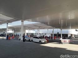 Siapa Penghadang Penumpang Taksi di Bandara Semarang yang Viral?