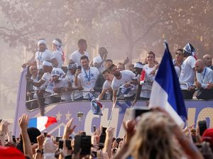 Video: Sambutan Gila Ribuan Warga Prancis untuk Les Blues