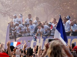Video: Sambutan Gila Ribuan Warga Prancis untuk Les Blues