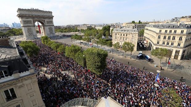 Champs Elysees, Paris, JUli 2018.
