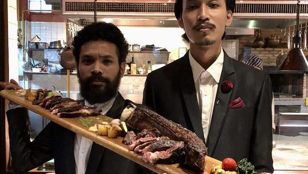 Ini Dia 8 Tempat Makan Enak di Bangkok Versi Duo Host Thailand Kocak!