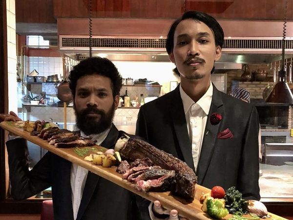 Ini Dia 8 Tempat Makan Enak di Bangkok Versi Duo Host Thailand Kocak!