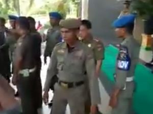 Viral Video Satpol PP Dorong Brutal Pendemo, Ini Faktanya