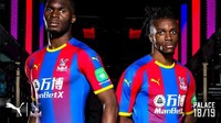 Crystal Palace tampil lebih moderen dengan kombinasi garis-garis diagonal di dalam garis-garis vertikal pada seragam mereka. (Foto: footyheadlines)