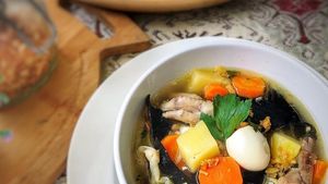 Hangat dan Gurih, 10 Sup Kimlo Komplet yang Cocok Buat Makan Siang