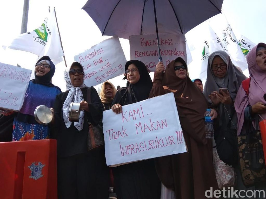 The Power Of Emak-Emak, Demo Minta Harga Turun The Power Of Emak-Emak, Demo Minta Harga Turun
