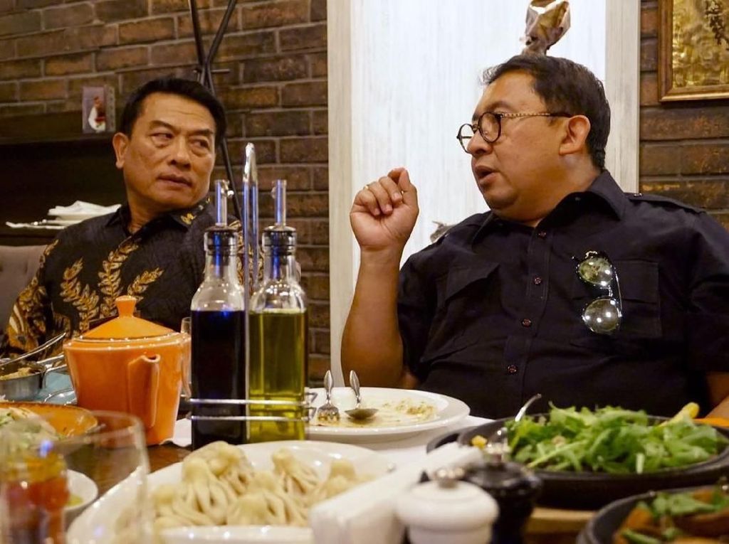 Moeldoko Ngobrol Santai Bahas Politik Bareng Fadli Zon di Georgia Moeldoko Ngobrol Santai Bahas Politik Bareng Fadli Zon di Georgia