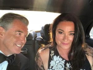 Potret Romantis Eks Pemeran James Bond Pierce Brosnan dan Keely