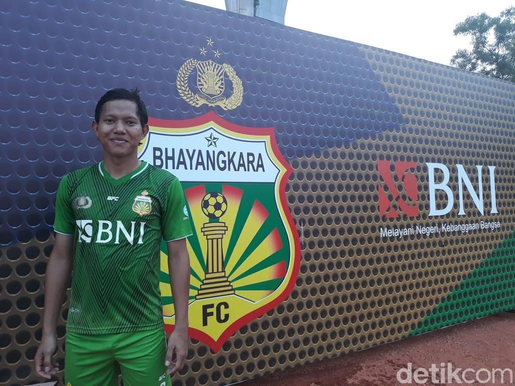Adam Alis Tunggu Keputusan Bhayangkara soal Gaji Pemain Adam Alis Tunggu Keputusan Bhayangkara soal Gaji Pemain