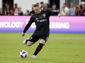 Gol Tendangan Geledek Rooney Menangkan DC United