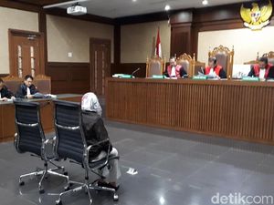 Eks Pejabat Pemkot Didakwa Jadi Perantara Rp 6,7 M ke Walkot Kendari Eks Pejabat Pemkot Didakwa Jadi Perantara Rp 6,7 M ke Walkot Kendari