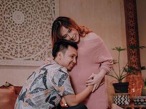Cherly Juno 11 Tahun Pacaran Diam-diam dengan Suami, Berakhir Happy Ending Cherly Juno 11 Tahun Pacaran Diam-diam dengan Suami, Berakhir Happy Ending