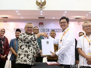 PKS Serahkan Daftar Bacaleg ke KPU