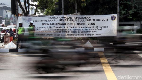 Polisi terus Gencar Sosialisasikan Ganjil Genap di Jalan
