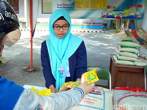 Beras Saset Dipasarkan di Kediri, Ini Kata Warga Beras Saset Dipasarkan di Kediri, Ini Kata Warga