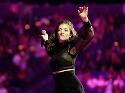 Mau Nyanyi Bareng Lorde di WTF 2018? Hafalin Dulu Lagu-lagu Ini!