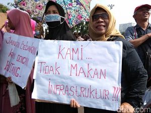 Begini Jadinya Kalo Emak-emak Demo Istana Negara