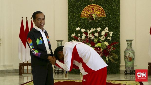 Presiden Jokowi saat bertemu Lalu Zohri.