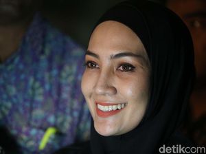 Apartemen Steffy Burase Digeledah KPK Terkait Kasus Gubernur Aceh Apartemen Steffy Burase Digeledah KPK Terkait Kasus Gubernur Aceh