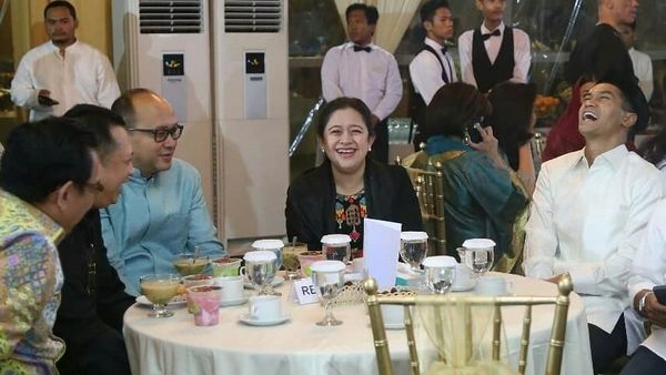 Intip Gaya Puan Maharani Saat Makan dan Minum Jamu Bareng Menteri Lain