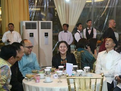 Intip Gaya Puan Maharani Saat Makan dan Minum Jamu Bareng Menteri Lain