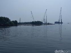 Nelayan Dadap Protes Pembangunan Jembatan ke Pulau Reklamasi