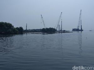 Nelayan Dadap Protes Pembangunan Jembatan ke Pulau Reklamasi Nelayan Dadap Protes Pembangunan Jembatan ke Pulau Reklamasi