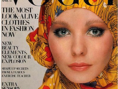 Potret Model Pakai Scarf Seperti Hijab Muncul di Sampul Vogue Tahun 60-an