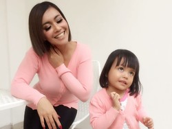 Foto Putri Denada di Awal Menjalani Pengobatan Leukemia