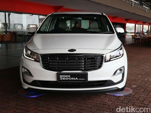MPV Diesel Kia Muat 11 Orang