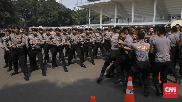 Simulasi pengamanan Asian games 2018, di Istora, Jakarta, 18 Juli.