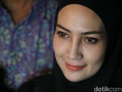 Steffy Burase Pamer Foto Bareng Padahal Irwandi Yusuf di Lapas, Kok Bisa?