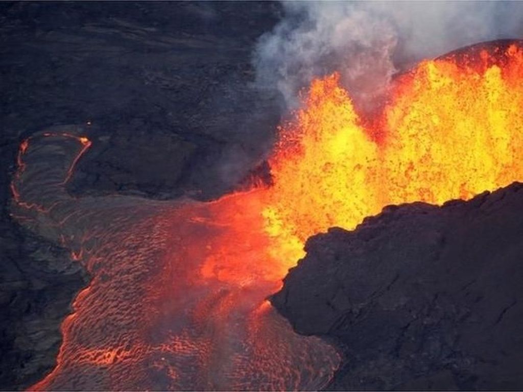 Video Bom Lava Hantam Kapal di Hawaii, 23 Orang jadi Korban Video Bom Lava Hantam Kapal di Hawaii, 23 Orang jadi Korban