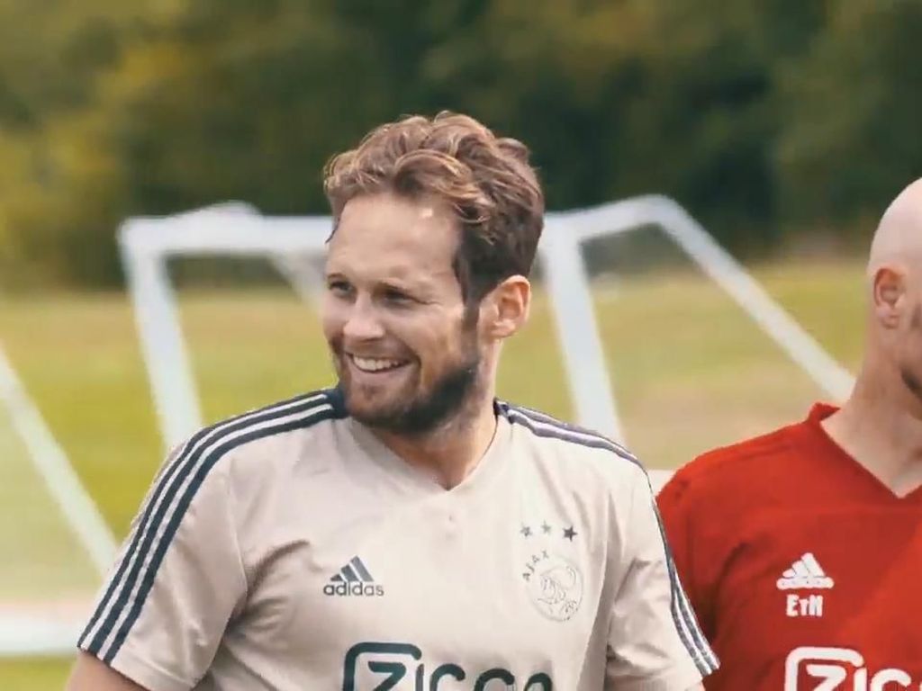 Daley Blind Roboh Mendadak di Tengah Laga Uji Coba Ajax Daley Blind Roboh Mendadak di Tengah Laga Uji Coba Ajax