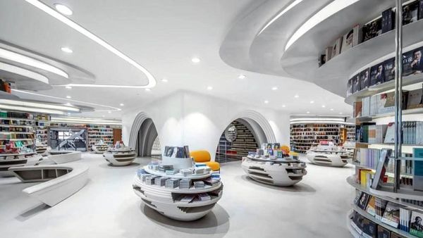 Penampakan Toko Buku Rasa Pesawat Luar Angkasa