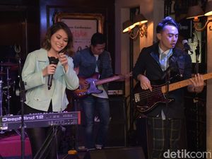 Perkenalkan! Ini Regina Poetiray Vokalis Baru Geisha Perkenalkan! Ini Regina Poetiray Vokalis Baru Geisha