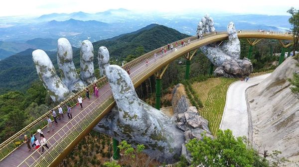 Sensasi Jalan di Atas Tangan Dewa